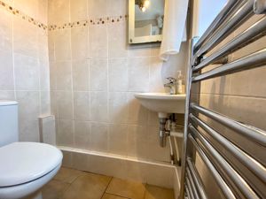 Guest WC- click for photo gallery